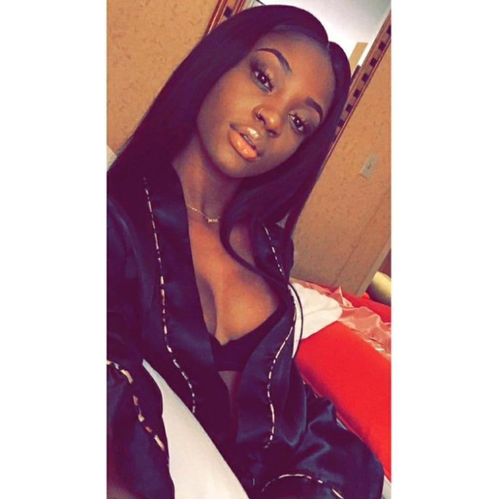 Meet your Posher, Mia